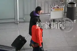 高清组图黄磊一家三口现身机场幸福牵手其乐融融
