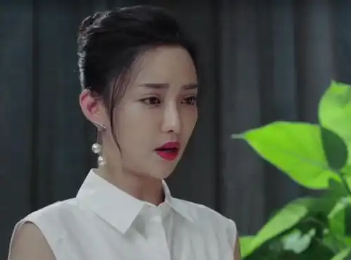 剧中她是赵丽颖小姑子,不到20岁拿全球选美大奖,现在变成网红脸