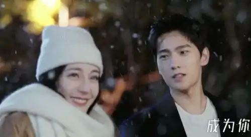 赵露思杨洋和小朋友合影,抱娃姿势抢镜,一家三口既视感
