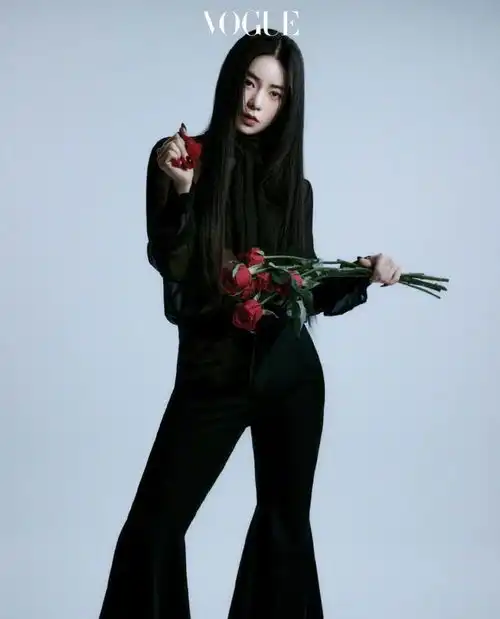 黑暗荣耀头号恶女林智妍杂志大片,黑红撞色彰显戏剧张力