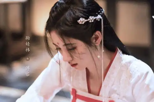 如意芳霏新剧照,鞠婧祎美若天仙,我却被穿古装的许佳琪迷住
