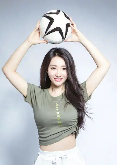 顶流尤物柳岩的成名血泪史,电影都不敢这样拍
