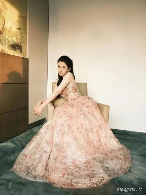 宋祖儿,性感迷人笑容甜美颜值爆表,好看的女孩子谁不爱呢