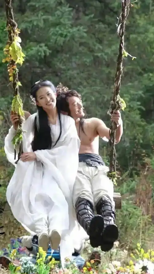 黄晓明家里挂的壁画竟是神雕侠侣剧照,网友是霸道总裁能干的事