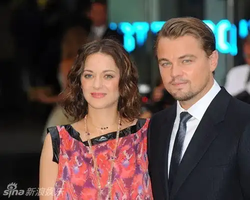 幻灯图集盗梦空间英国首映莱昂纳多左拥右抱