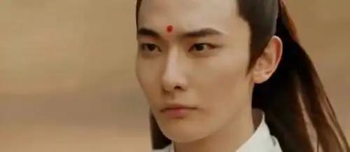 灵魂摆渡黄泉花凝雪是喜欢长生的,从她这个表现就能看出来