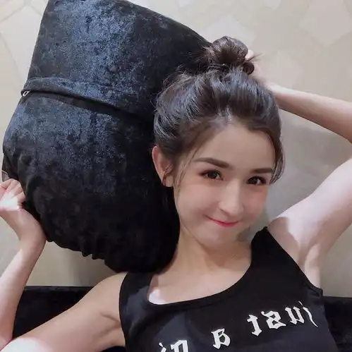美艳不输热巴继古装艳惊四座之后,哈妮克孜现代装更是看呆众人

