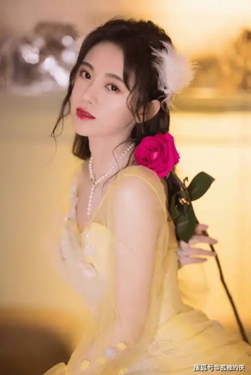 可萌可仙的鞠婧祎,穿上仙女裙不要太美了,简直就是女神
