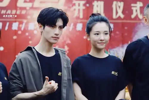 组图追光者开机官宣罗云熙吴倩三度合作
