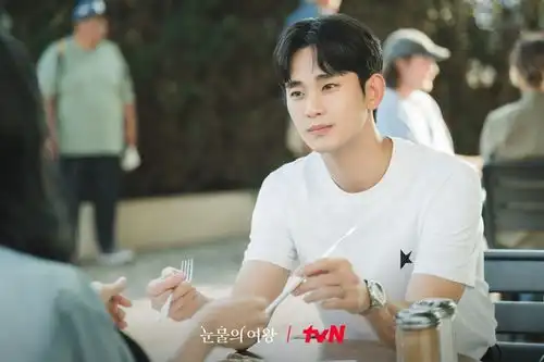 泪之女王剧情幕后彩蛋金秀贤降低片酬出演,金智媛直升机戏根本没有直升机
