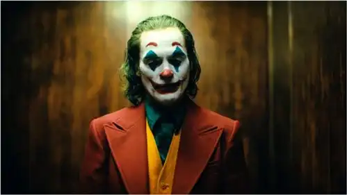 小丑用暴力让他人闭嘴,以一人之力引爆全城,看完大饱眼福