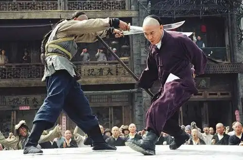 李连杰打斗最狠的10大动作片,拳拳到肉,榜首至今都是业界标杆
