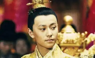 36岁男星被曝夜会美女,与圈内大姐传绯闻,上位史比影视剧还精彩