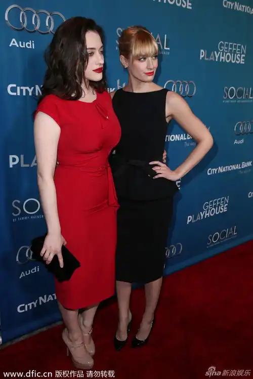 组图破产姐妹红黑配捧场舞会max难掩好身材
