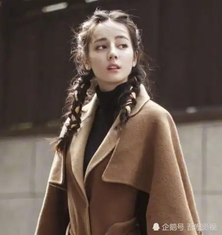 他是知名毒舌影评人,出本新书半个娱乐圈宣传,朱一龙被点名表扬