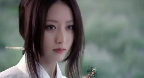 如今的白冰,比年轻的时更加漂亮,神似金喜善差点没认出来
