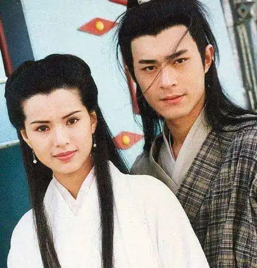 25年不见,小龙女李若彤,有腹肌了