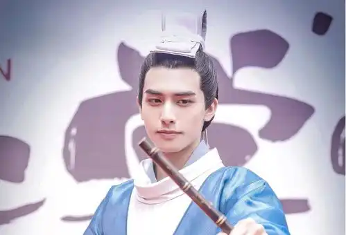 宋威龙云上学堂来袭,搭档鞠婧祎,光看剧照坐不住了