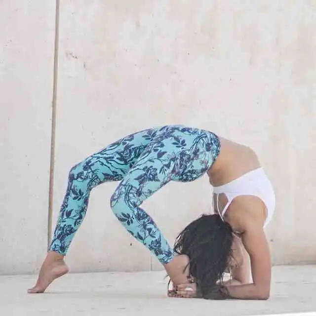 别让葛优瘫毁了你的好身材,试试这几个瑜伽动作帮你矫正不良姿势