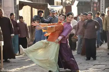 秦海璐周迅红高粱片场搞怪花絮照曝光