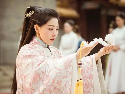 邓家佳提名白玉兰奖最佳女配角,其实她这个实力派早已走出爱情公寓