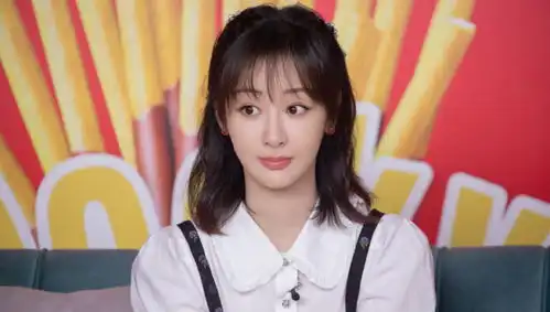 找到杨紫荡秋千只能拍半身照的原因了看到整体造型直夸她好演员
