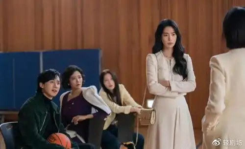 韩剧黑暗荣耀可恨又可怜的崔惠廷,摆不清自己的位置,虚荣心毁了
