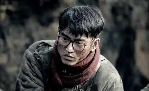 演冯小刚戏成名,出道多年不红,赵丽颖带红他,近些年越来越出色袁文康
