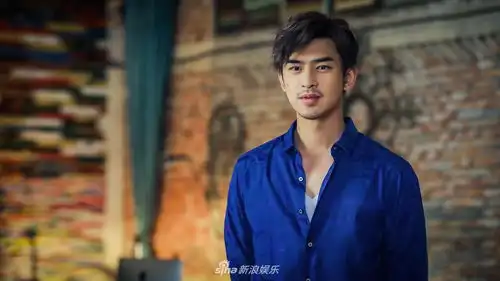 组图火王曝陈柏霖剧照弯弓射箭演绎霸气男神
