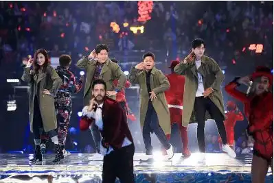 魔性扭腰激萌比心,唐人街探案2跨年晚会玩嗨了