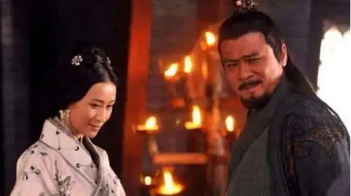 此女生了两个儿子,一个让她当皇后,一个让她当皇太后