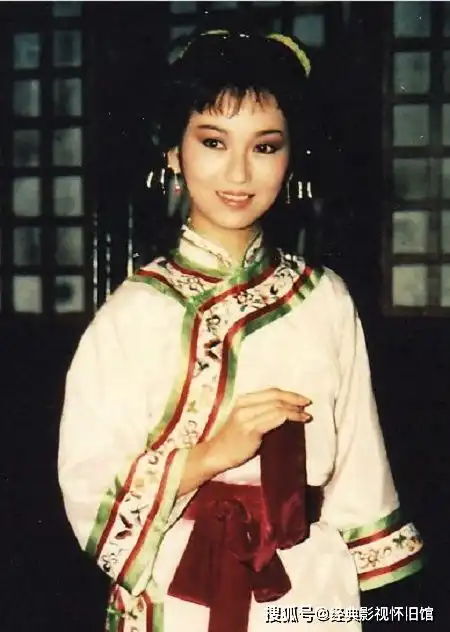 吕良伟版雪山飞狐剧照美女阵容强大,赵雅芝演配角马春花
