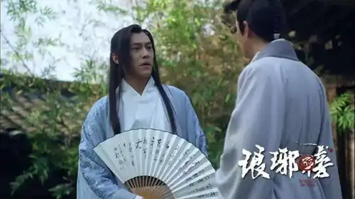 一摇折扇品清凉,道不尽栖霞韵悠悠
