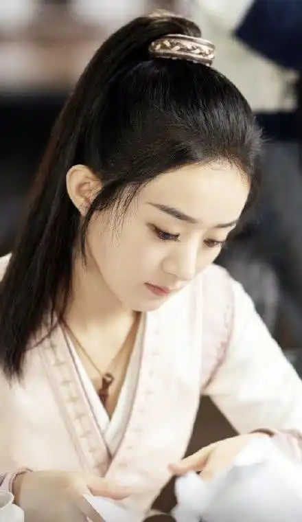 赵丽颖二度合作楚乔传导演,有翡剧照曝光,王一博古装帅