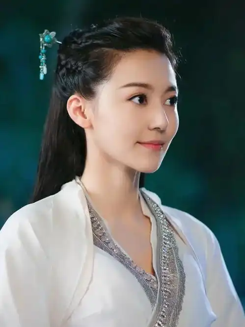 19岁被杨幂看中,公主专业户,被赞完美女神,28岁终走红
