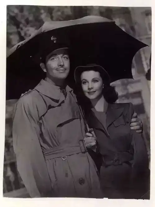 穿对风衣让你气质更高级今年春天风衣一定这么选