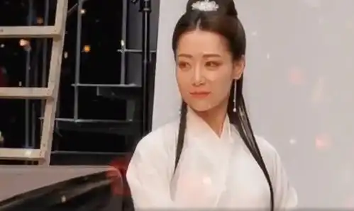 王牌又搞回忆杀10年后张萌白冰金莎再扮神话造型,网友喊话胡歌
