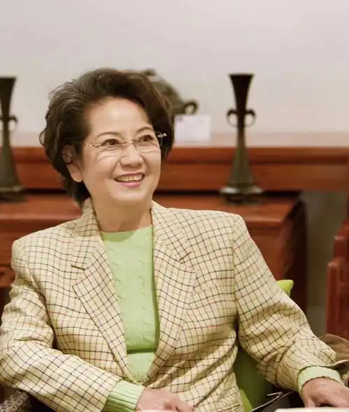 重温经典主创谈听韵梅扮演者李维康讲述四世同堂故事
