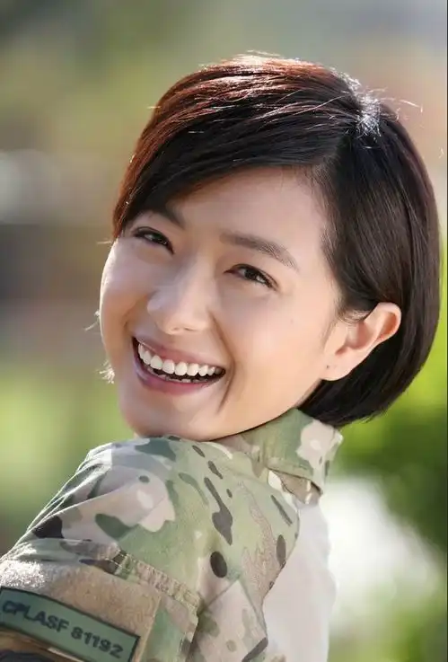 万茜特种兵之火凤凰剧照
