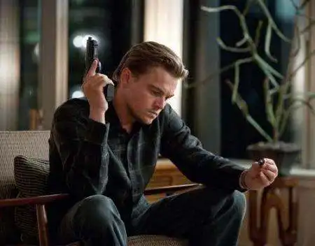 盗梦空间中的迷失域,死亡后就能回到现实,就可以让齐藤自己老是不就可以回来了无所谓救不救
