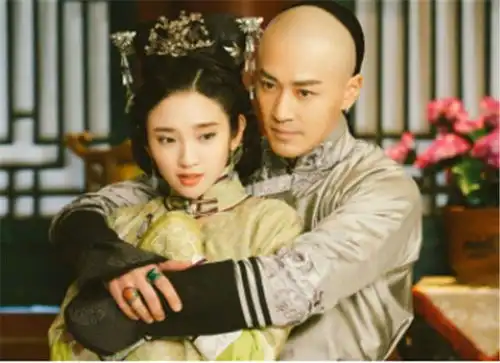 站在多尔衮立场的人认为,他权势滔天,却始终没有迈出那一步