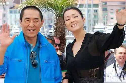 巩俐痛批娱乐圈遭狂骂与张艺谋孙红雷婚内情被挖,与法国老公恩爱的她晚节不保