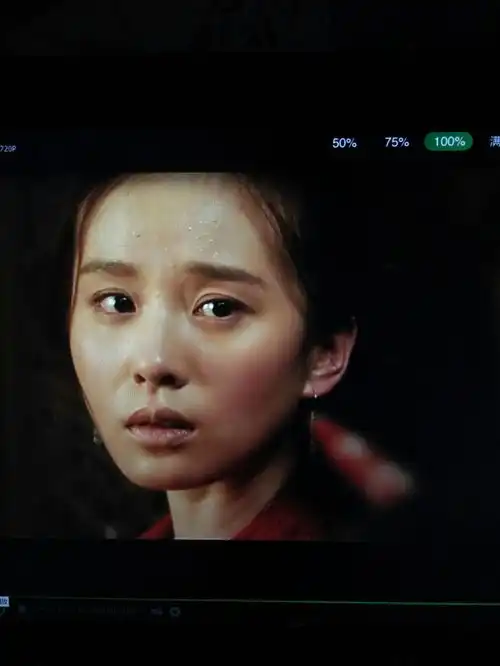 刘诗诗新剧扮嫩失败,面瘫脸还摇头晃脑,这演技和郑爽有点像
