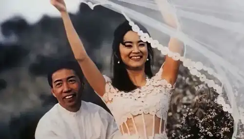 林青霞年轻时身材绝了镂空婚纱蜜桃臀蚂蚁腰,高贵得像花仙子
