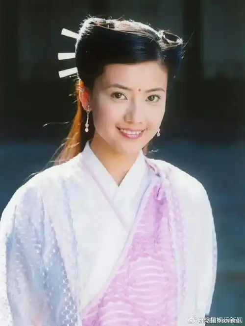 高圆圆在倚天屠龙记中饰演的周芷若最开始的定妆照居然是这样的
