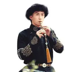 于正晒对比照称黄景瑜撞脸乾隆