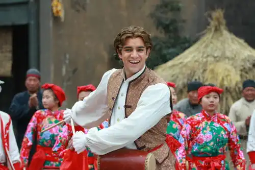 新还珠曝大丰收剧照小燕子与民同乐
