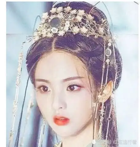 杨超越古装新剧照,造型撞款杨幂,网友这不是扶摇吗

