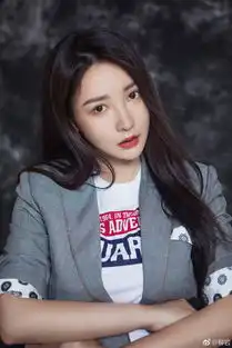 知性的柳岩也一样那么的迷人