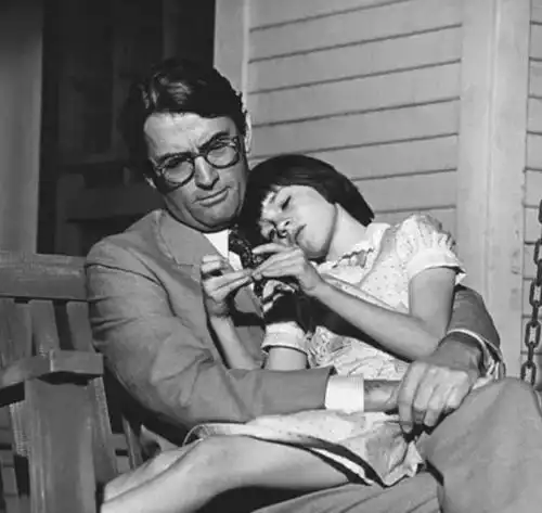 杀死一只知更鸟你永远不能轻易评估一个人,直到你真正了解他
